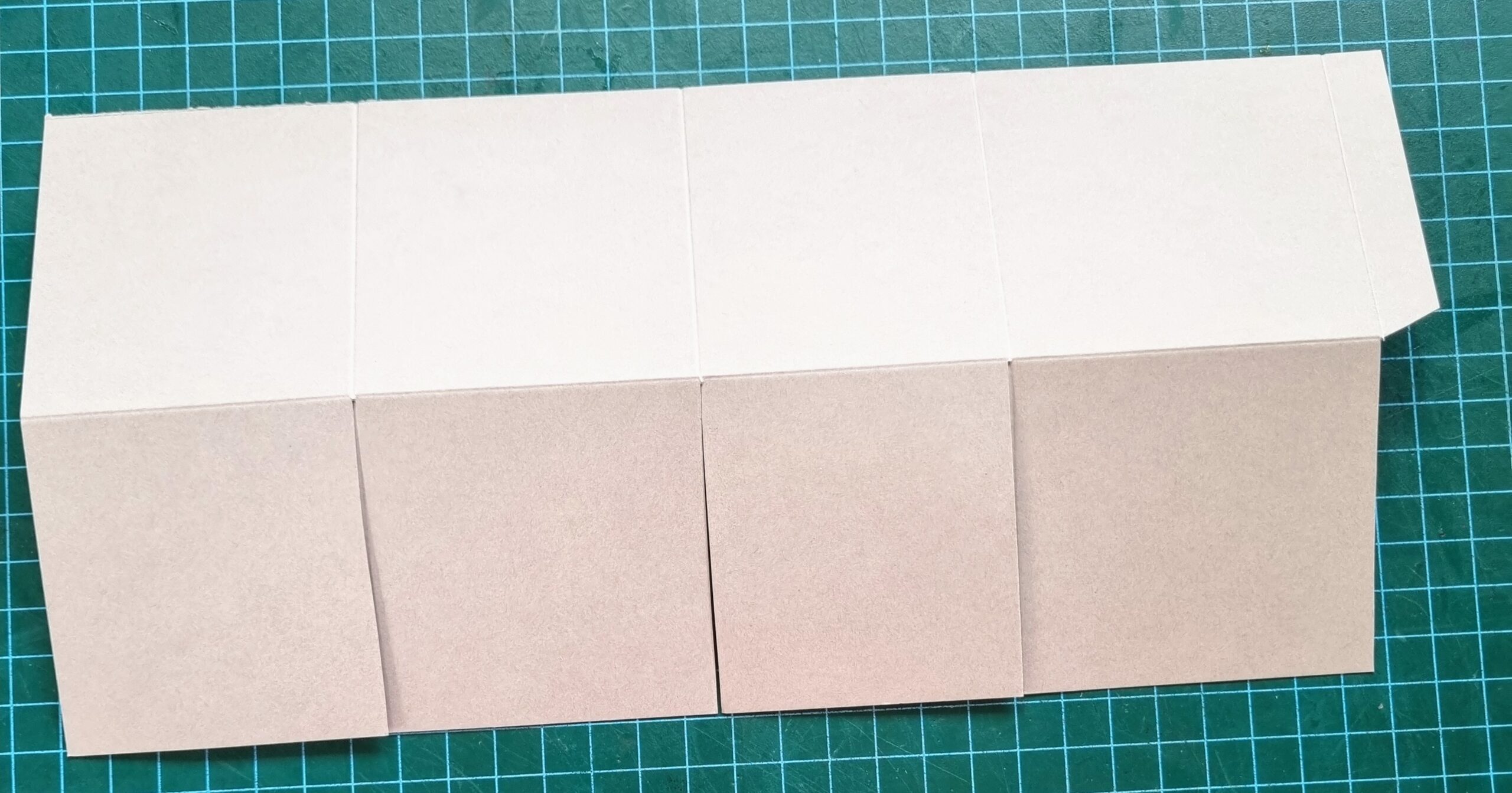 סקראפ בהפתעה - כרטיס פופ אפ פרחוני