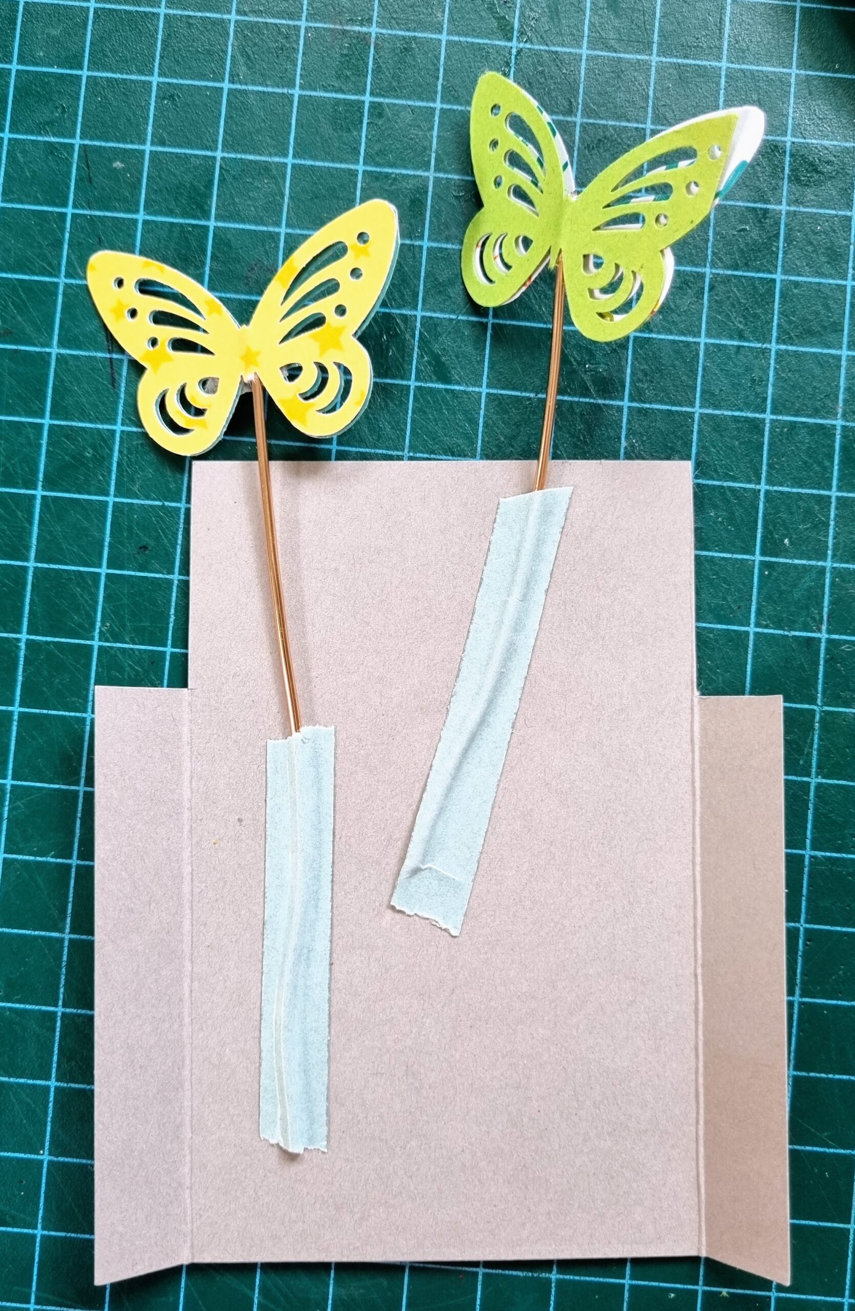 סקראפ בהפתעה - כרטיס פופ אפ פרחוני