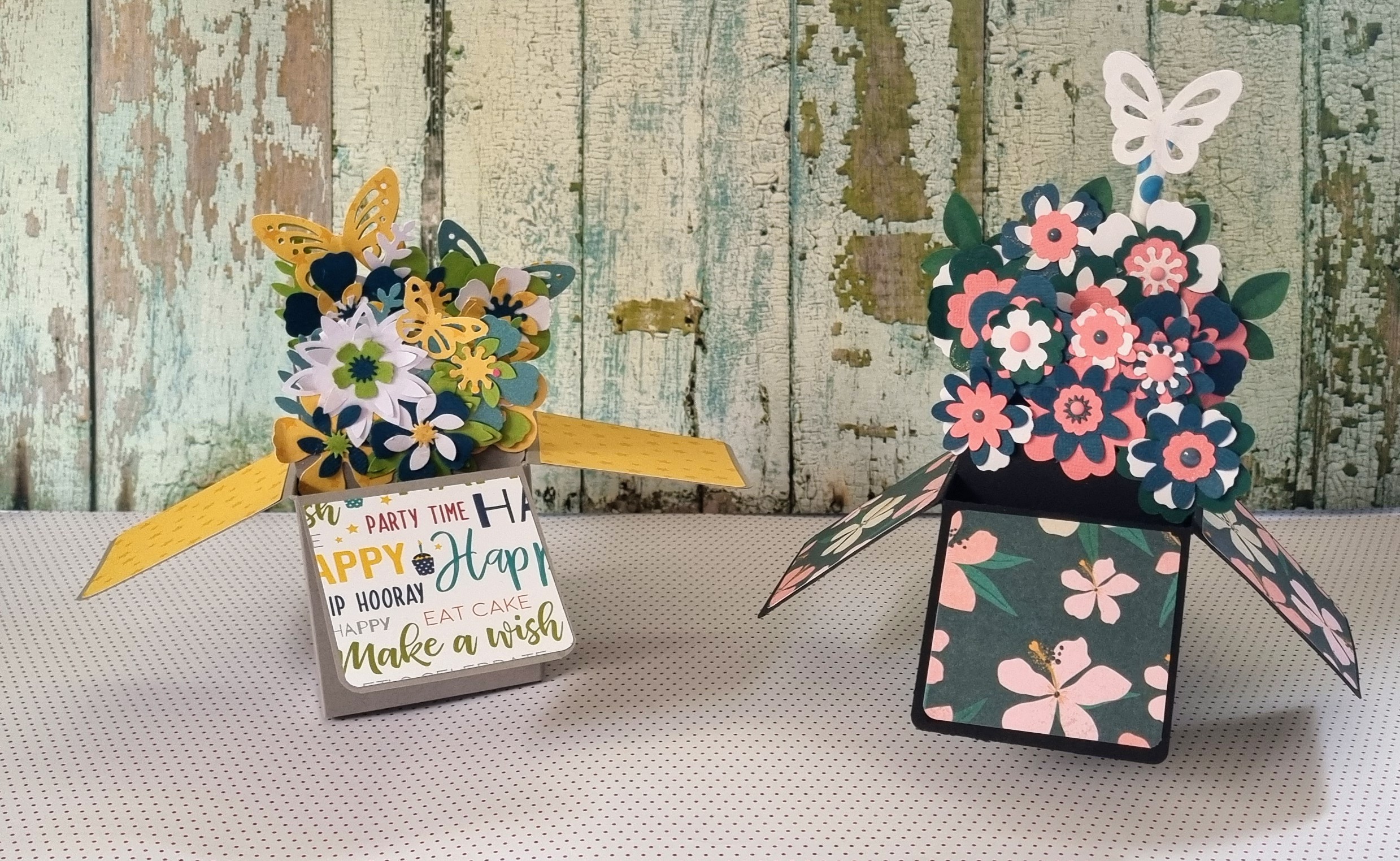 סקראפ בהפתעה - כרטיס פופ אפ פרחוני