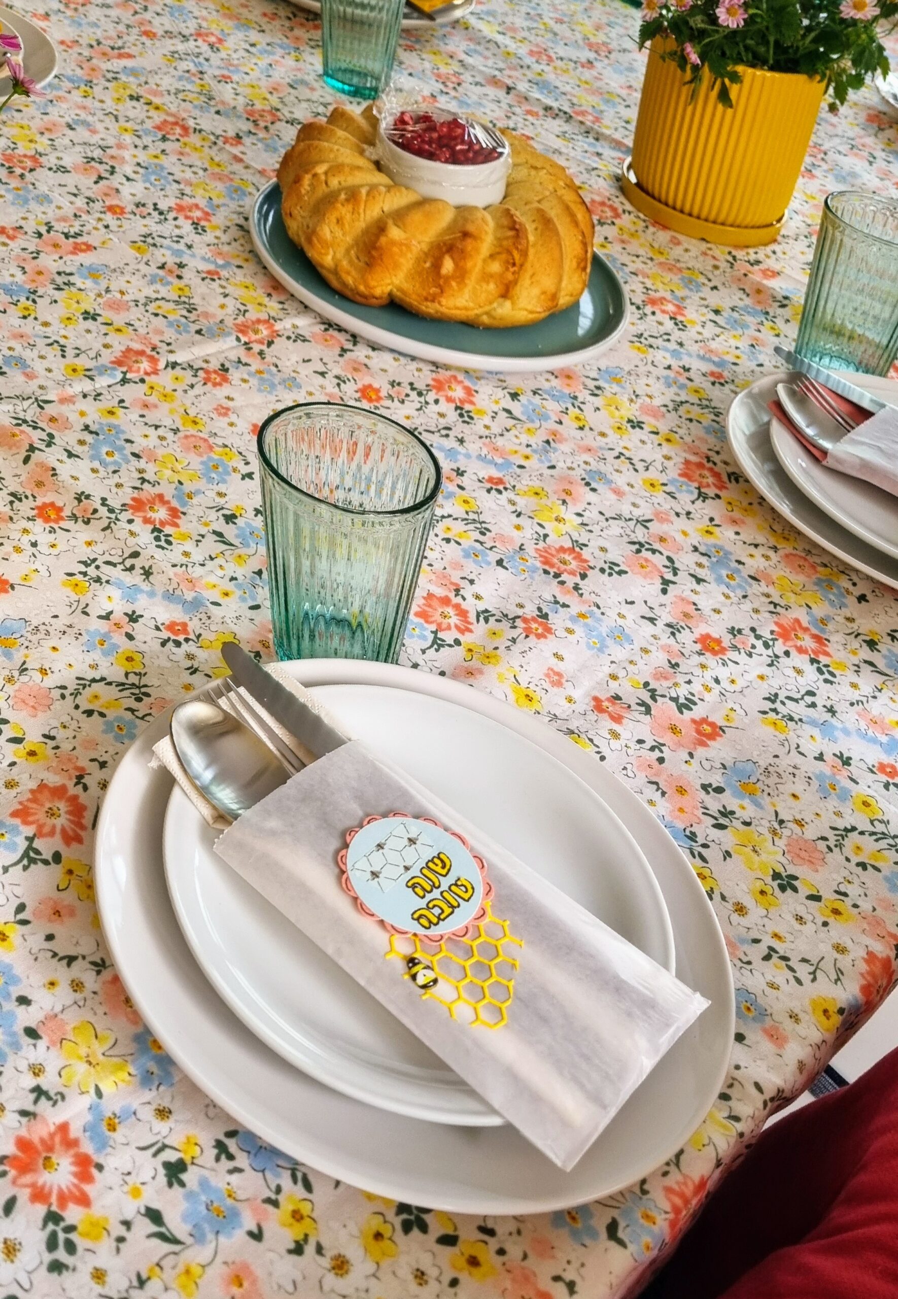 עיצוב שולחן לראש השנה 2025