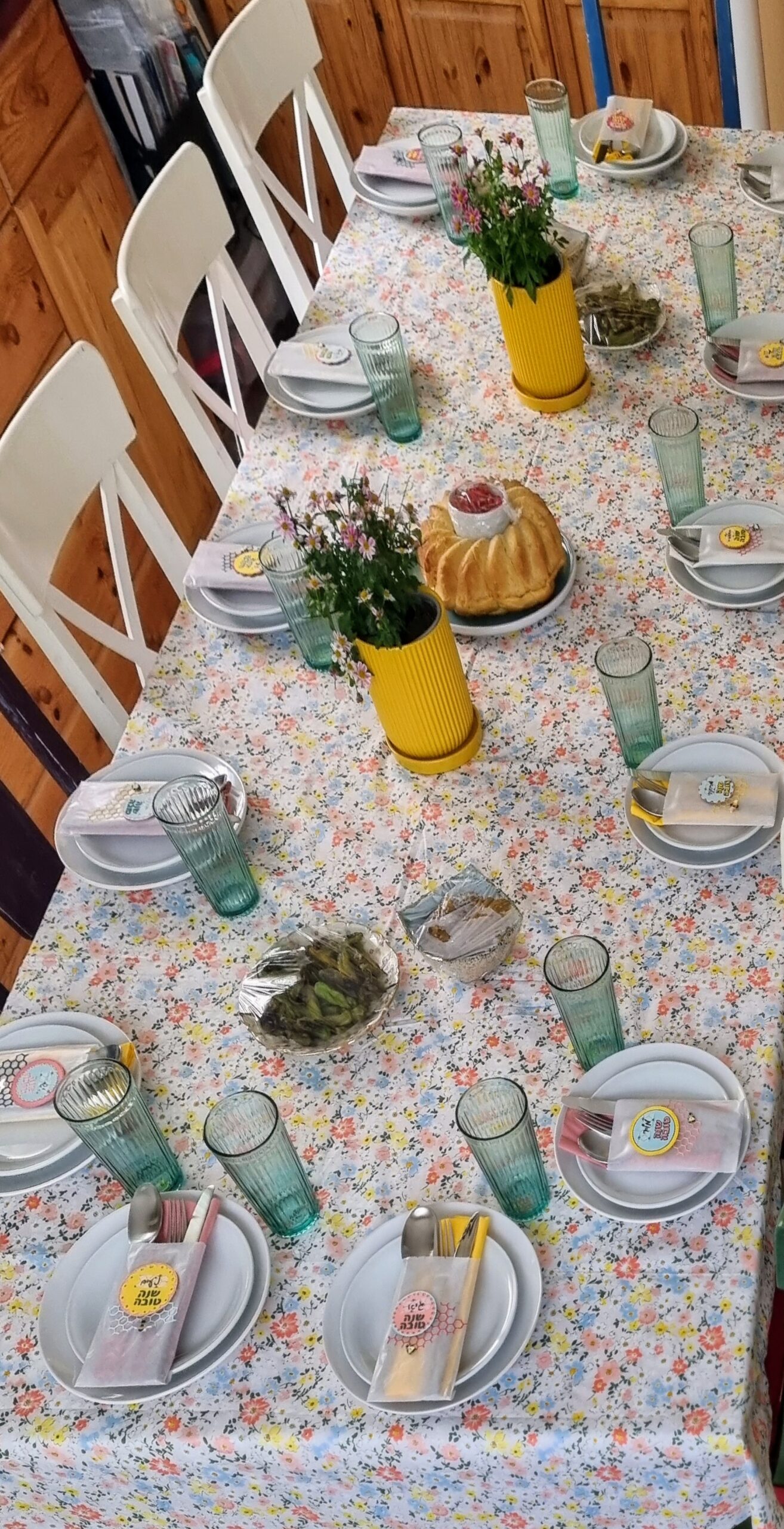 עיצוב שולחן לראש השנה 2025